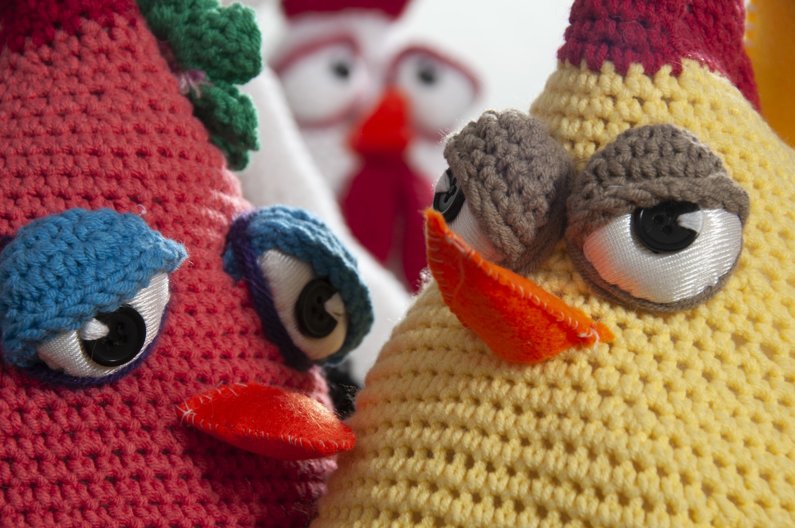 UNA CIGÜEÑA EN EL GALLINERO