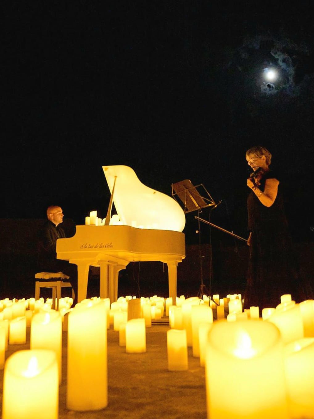 A LA LUZ DE LAS VELAS